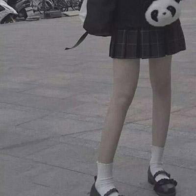 部位女头短裙控 中学生筷子腿图片 第1张