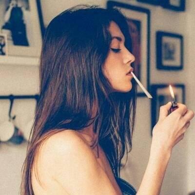 最近很火的社会头像女抽烟 有范的社会女图片霸气头像 第17张
