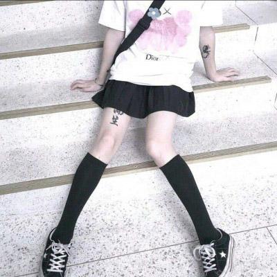 部位女头短裙控 中学生筷子腿图片 第14张