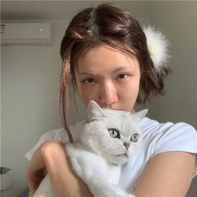 一组抱着猫的2021高颜值女生头像 你也要做一个很哇塞的女孩 第5张